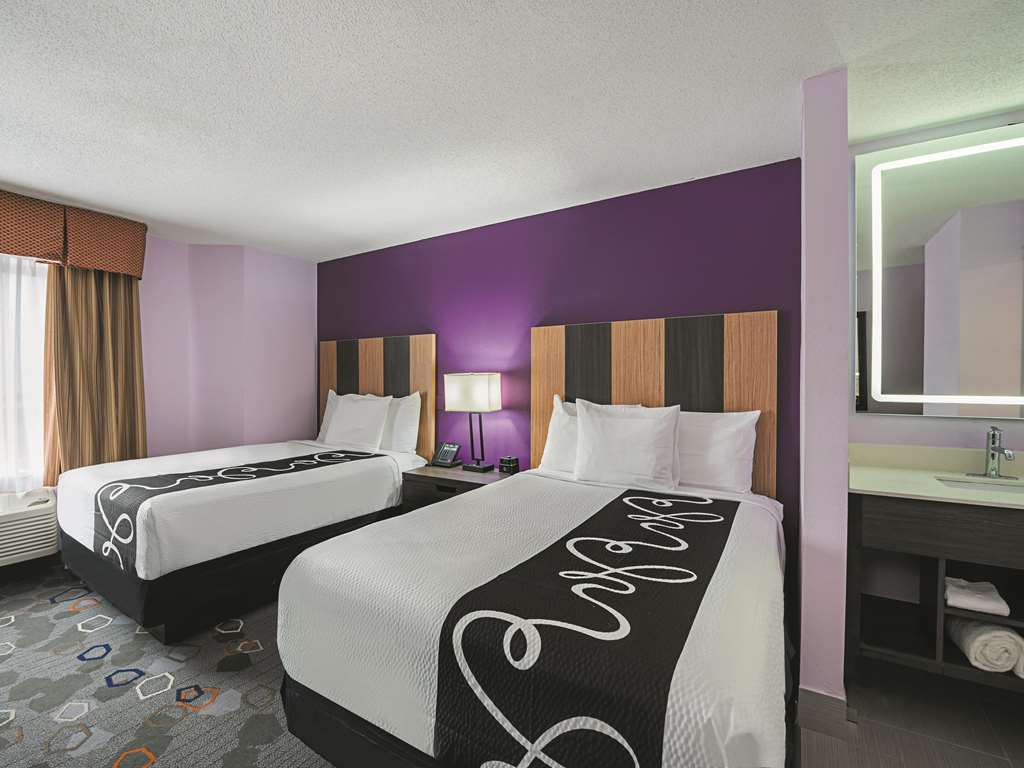 La Quinta Inn & Suites by Wyndham Minneapolis Northwest - photo 14