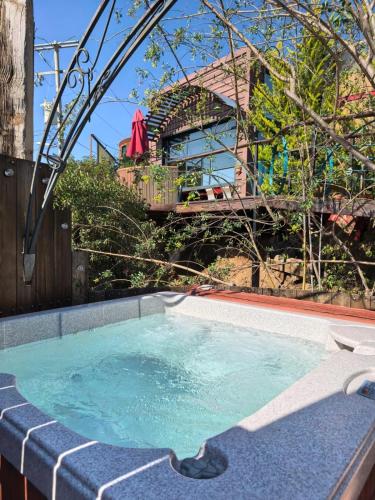 Chalet Contenedor by Las Minas Doors & Bed — 4-Star Luxury Hotel in Las Palmas, Mexico