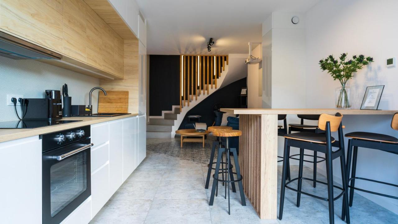 EcoStay Jesionowa 5 3 Bedroom Business House with Parking — 4-Star Luxury Hotel in Sroda Wielkopolska, Poland