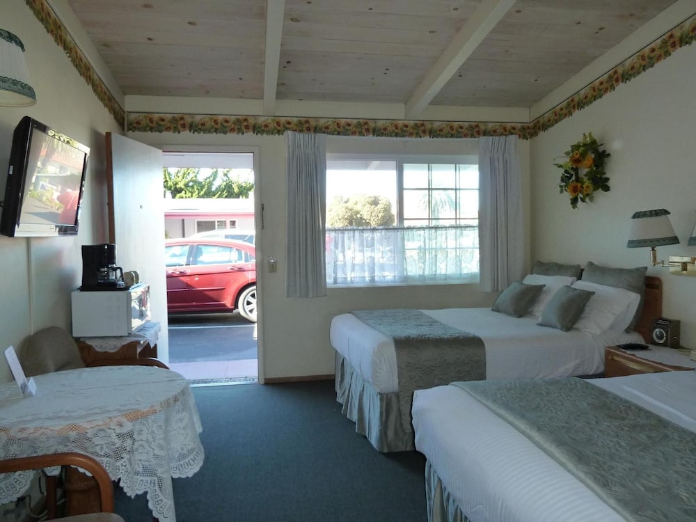 Sundown Inn - photo 20
