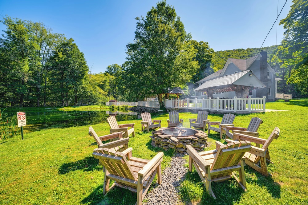 Massive Roscoe Retreat: Great for Large Groups — hotel in Roscoe