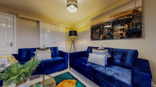 Spacious 4 Bedroom 3 Bath House by Jesswood Properties Contractors Business and Leisure with Free Parking and WIFI — 4-Star Luxury Hotel in Peterborough, United Kingdom