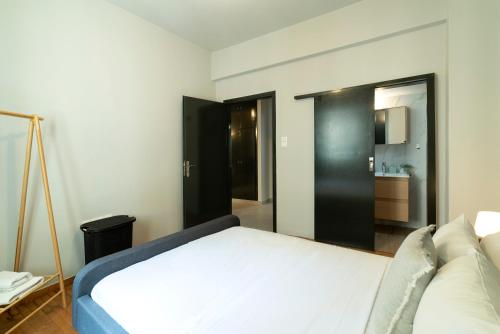 Chic Retreat 2BD 2 Bathrooms — 4-Star Luxury Hotel in Athens, Greece