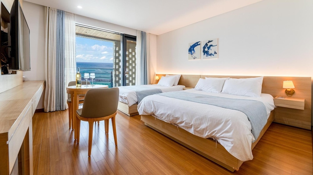 Gangneung Bluestay — 4-Star Luxury Hotel in Gangneung, South Korea