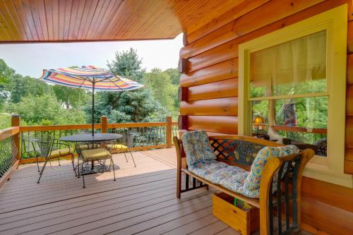 Lakewood Lodge Escape with Fire Pit — 4-Star Luxury Hotel in Hiawassee, United States