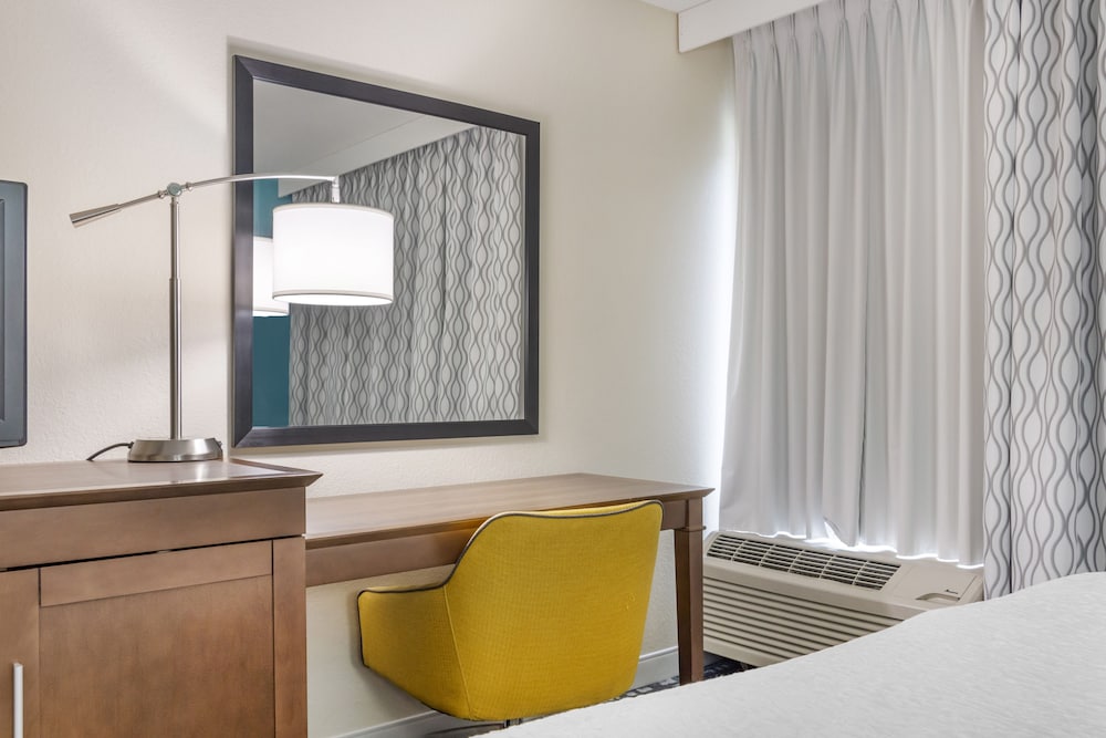 Hampton Inn Adel - photo 4