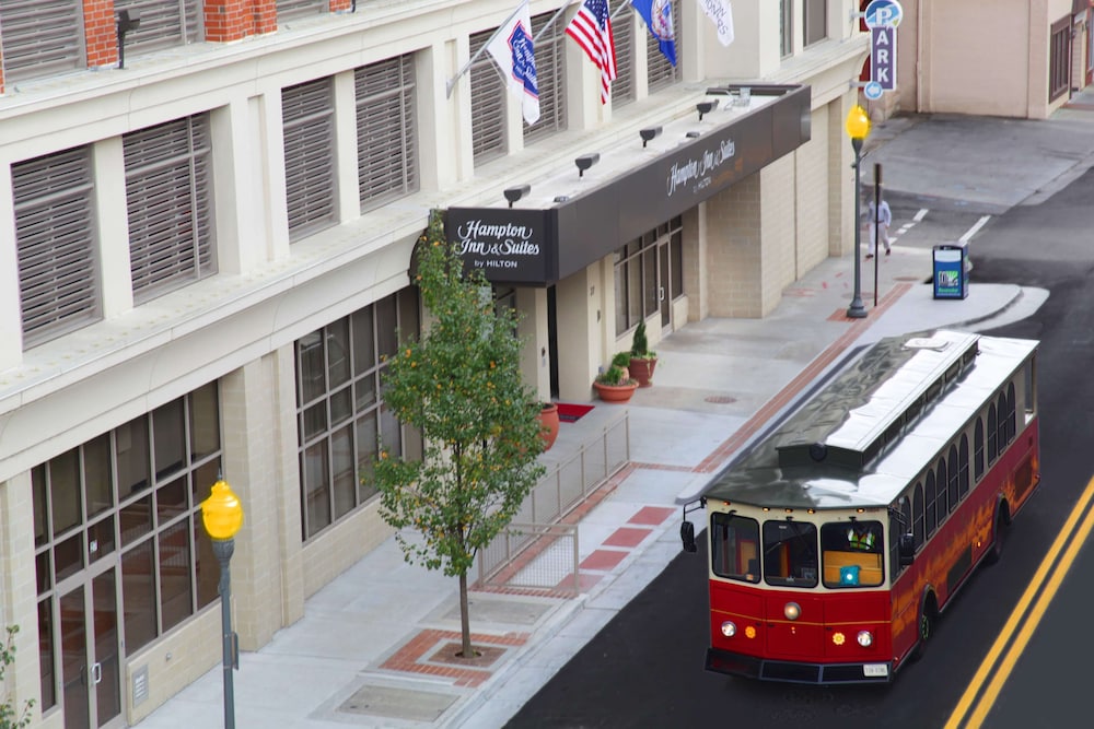 Hampton Inn & Suites Roanoke Downtown - photo 44