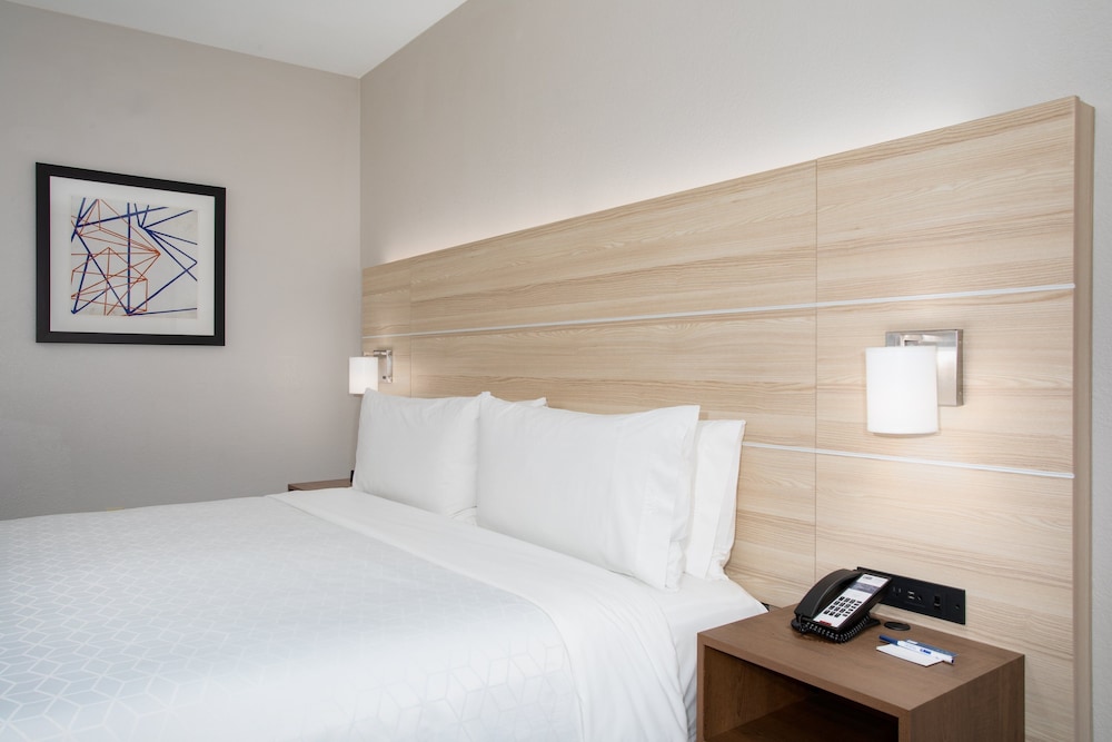 Holiday Inn Express & Suites Phoenix Glendale Sports Dist by IHG - photo 18