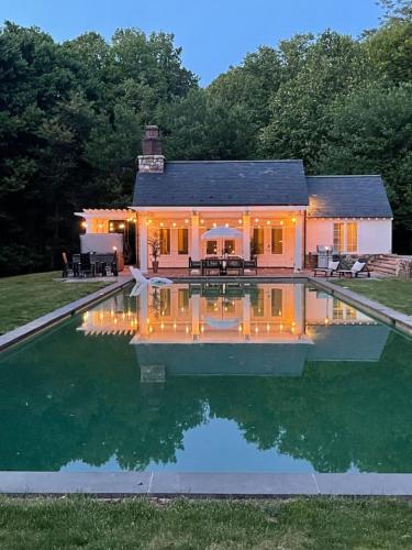 Pool Cottage at Roundtop Estate couples oasis — 4-Star Luxury Hotel in Wrightsville, United States