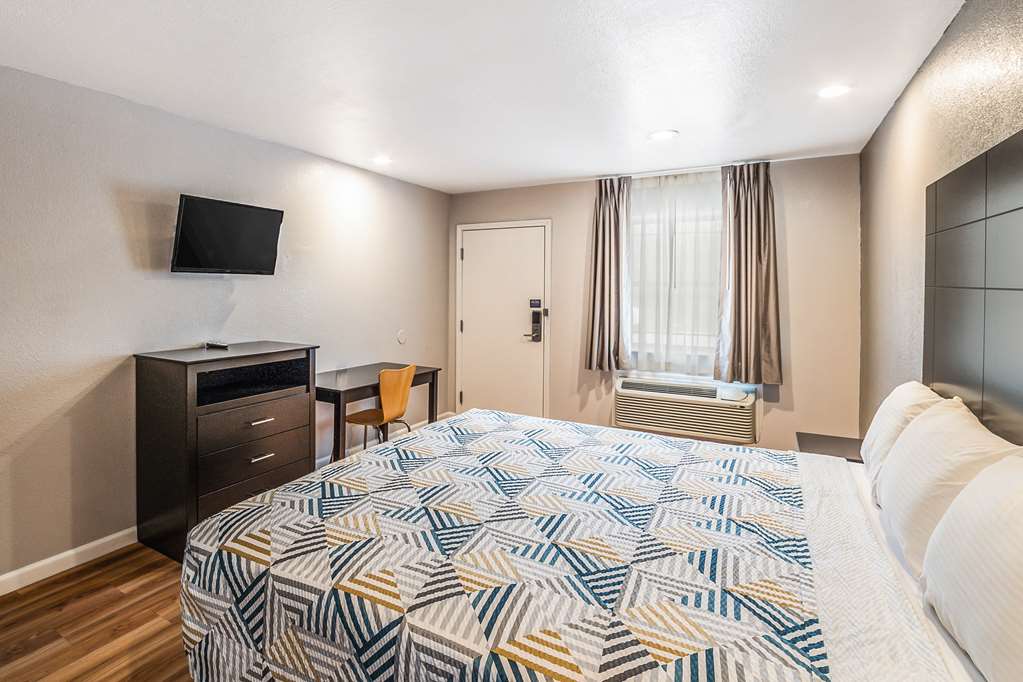 Motel6 Dallas TX - photo 13