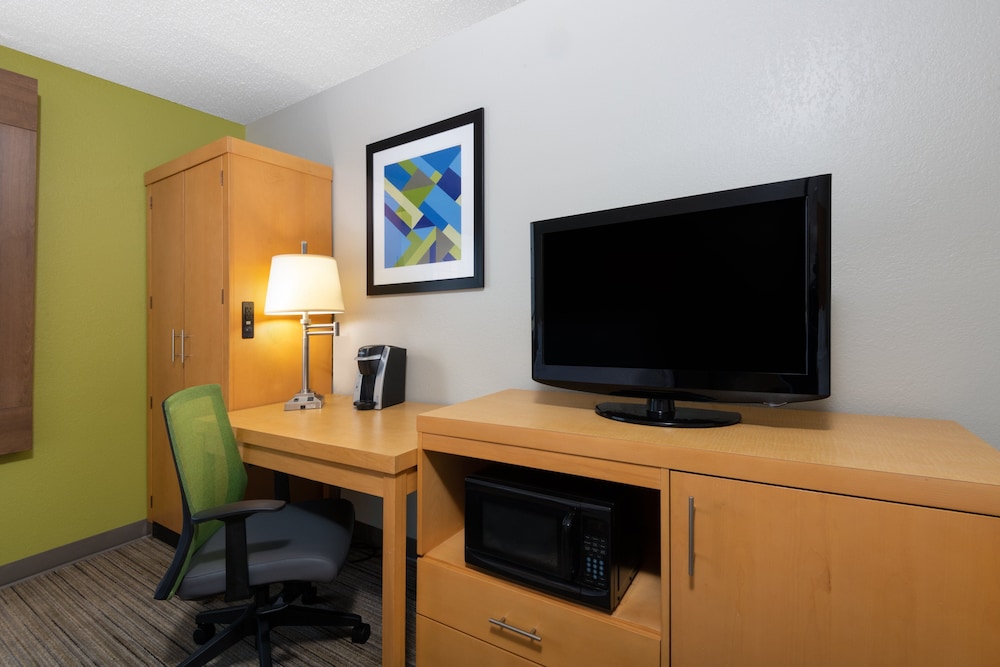 Holiday Inn Express & Suites Wheat Ridge Denver West - photo 13