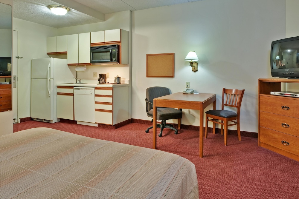 Candlewood Suites Syracuse Airport - photo 14
