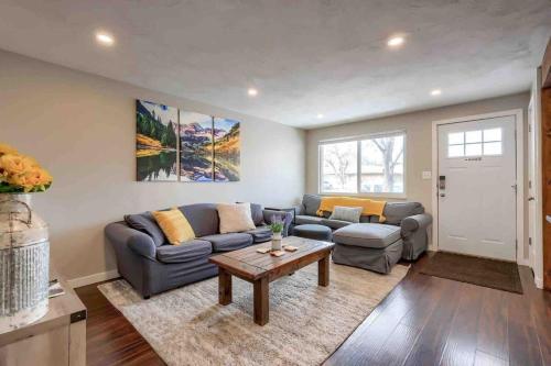 4BR Longmont Escape with Cold Plunge & Sauna Pets OK in Longmont, United States