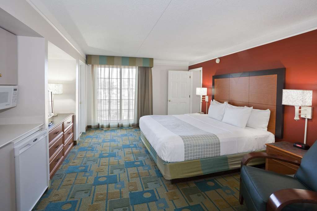 La Quinta Inn by Wyndham Phoenix Sky Harbor Airport - photo 12