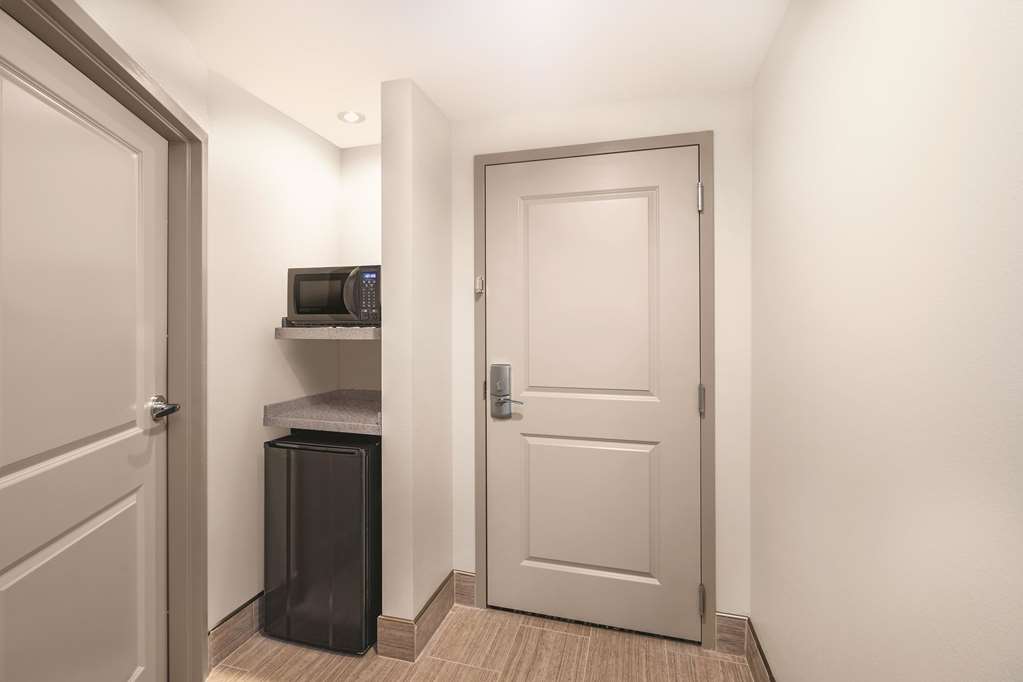 La Quinta Inn & Suites by Wyndham Cleveland TN - photo 14