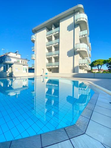 Residence Caorle Trilocale Con Piscina Agenzia Cocal — 4-Star Luxury Hotel in Caorle, Italy