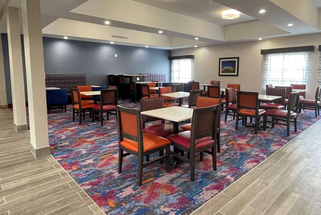 La Quinta Inn and Suites by Wyndham Schertz San Antonio Selma - photo 17