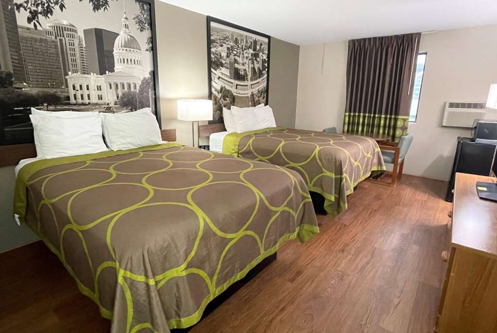 Super 8 by Wyndham Eureka Six Flags Nearby - photo 26