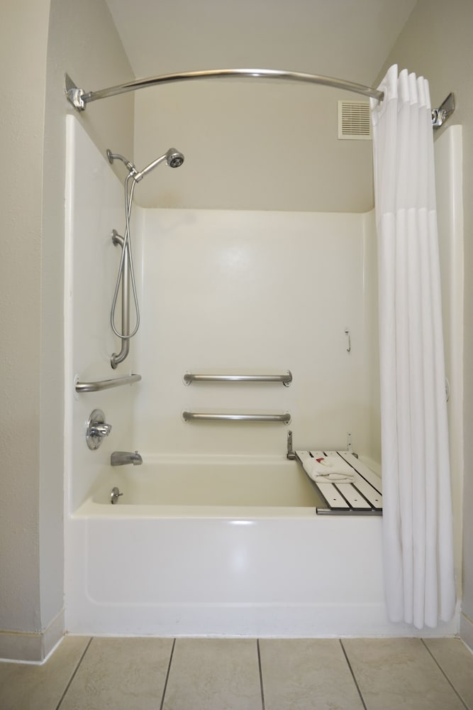 Days Inn & Suites by Wyndham Airport Albuquerque - photo 22