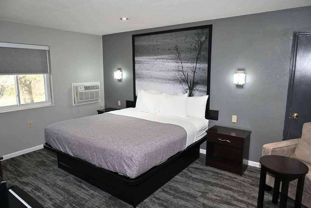 Super 8 by Wyndham Higginsville - photo 16