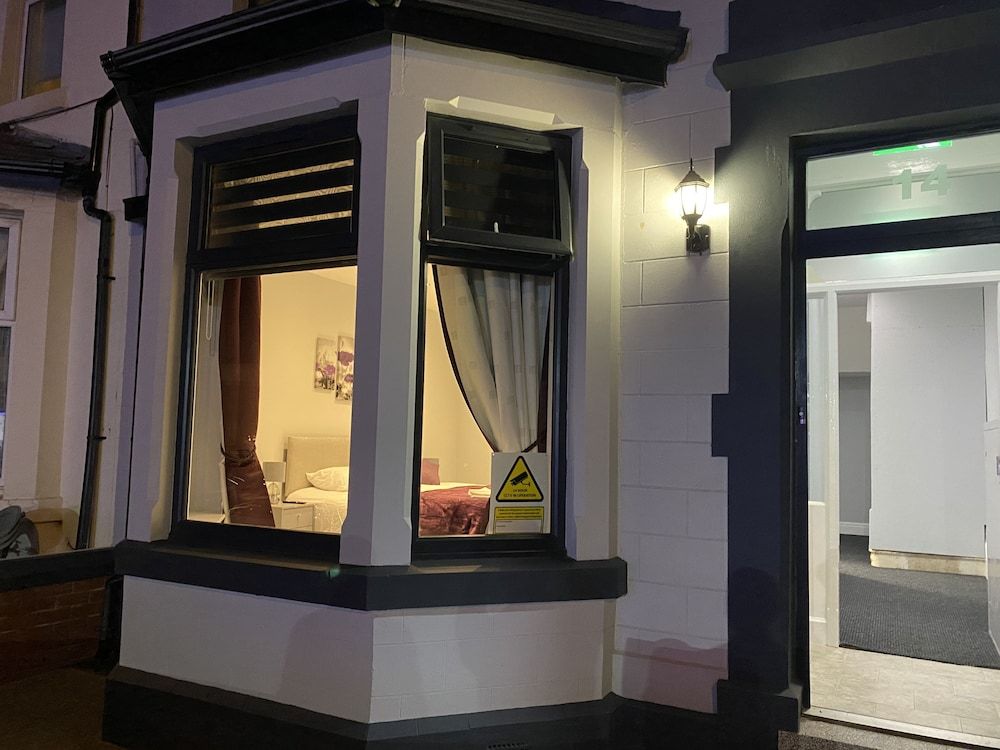Edward Place Luxury Hot Tub Apartments — 4-Star Luxury Hotel in Blackpool, United Kingdom