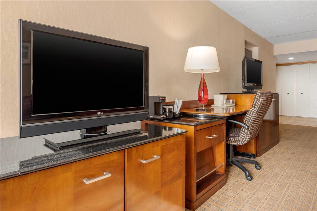 Clarion Hotel Conference Center on Lake Erie - photo 15
