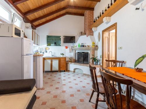 Apartments Darija One Bedroom Apartment ST — 4-Star Luxury Hotel in Pucisca, Croatia