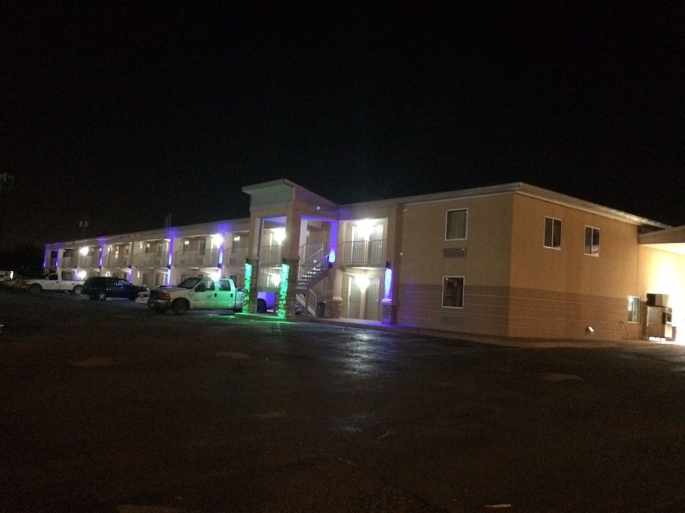 Lotus Inn and Suites - photo 12