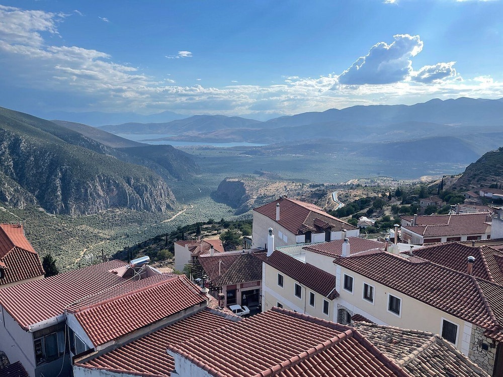 Tholos - carbon neutral hotel in Delphi