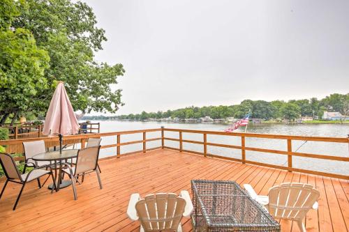 Lakefront Cottage with Deck Near Indiana Beach — 4-Star Luxury Hotel in Monticello, United States