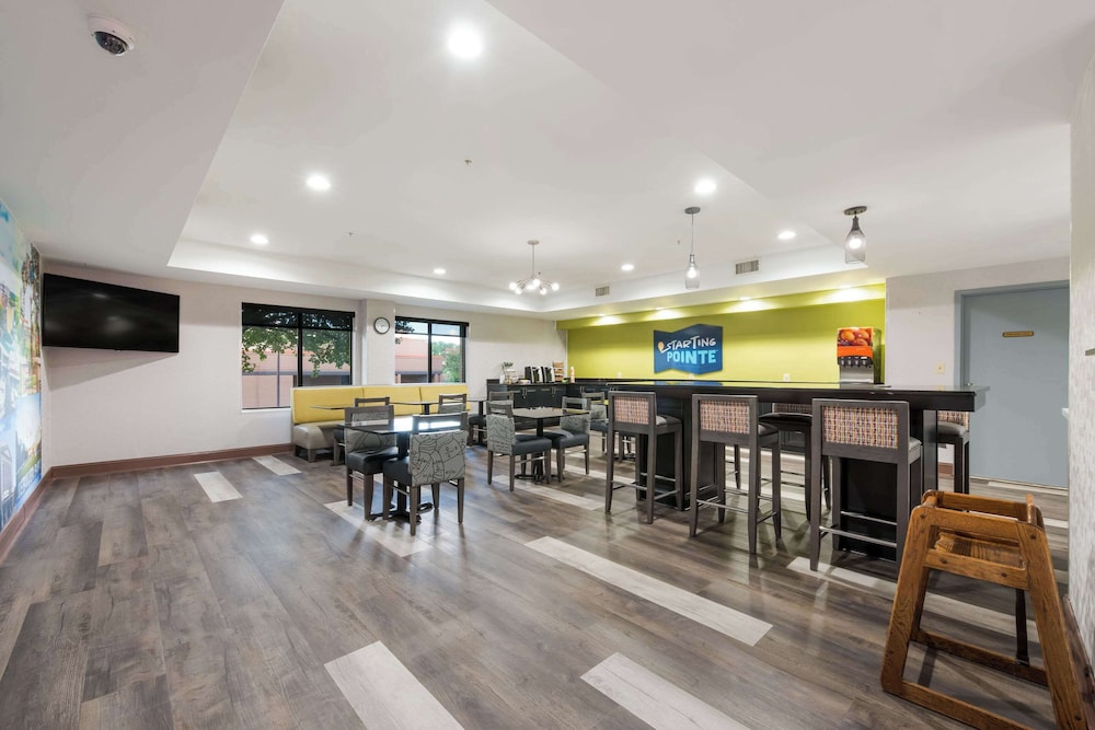 Clarion Pointe Greensboro Airport - photo 44