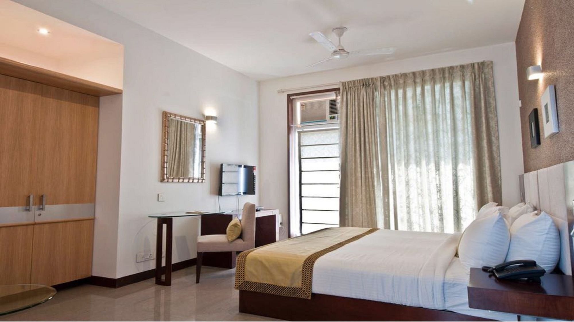 Stately Suites Golf Course Road - last minute hotel in Gurgaon