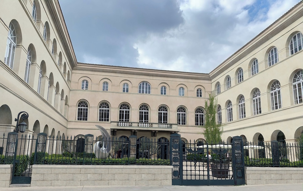 Le Grand Hôtel Dieu By Sowell Collection in Nimes, France