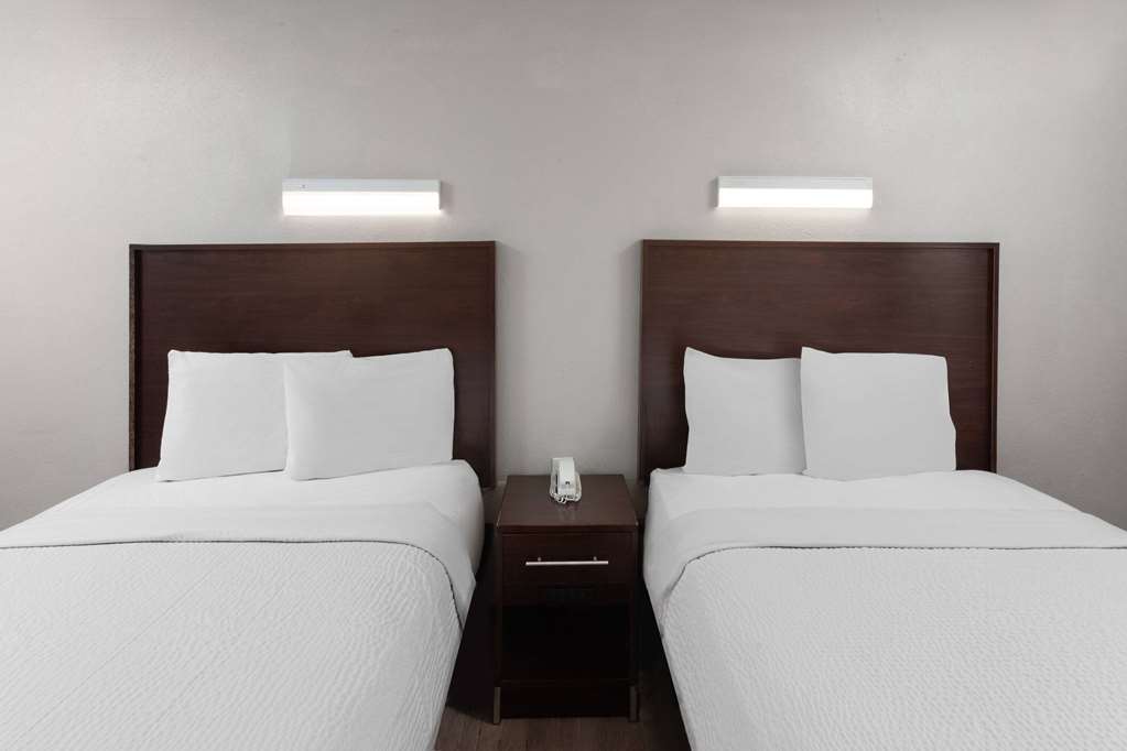 Travelodge by Wyndham Peoria - photo 27