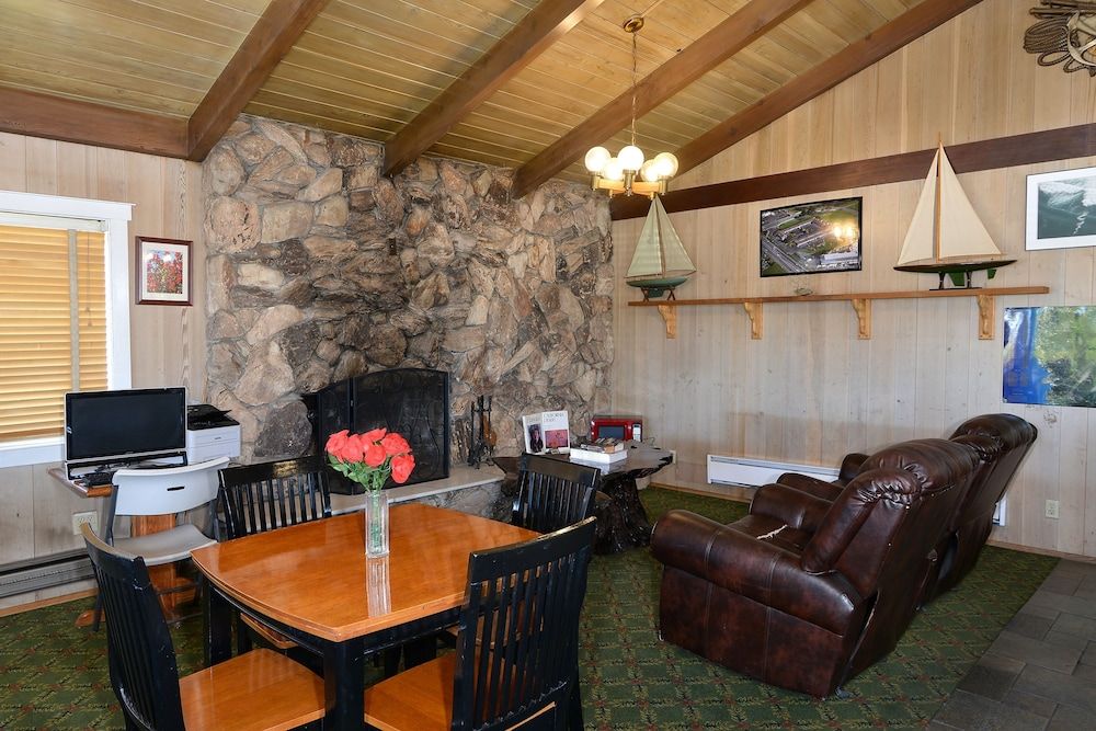 Surf Motel and Gardens - photo 27