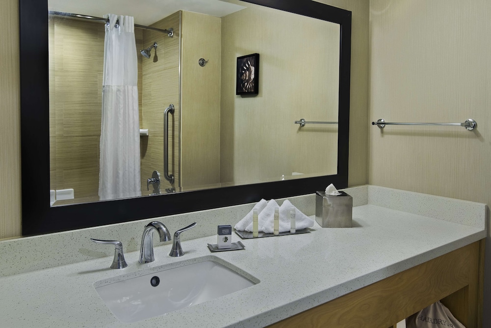 DoubleTree by Hilton San Pedro Port of Los Angeles - photo 25