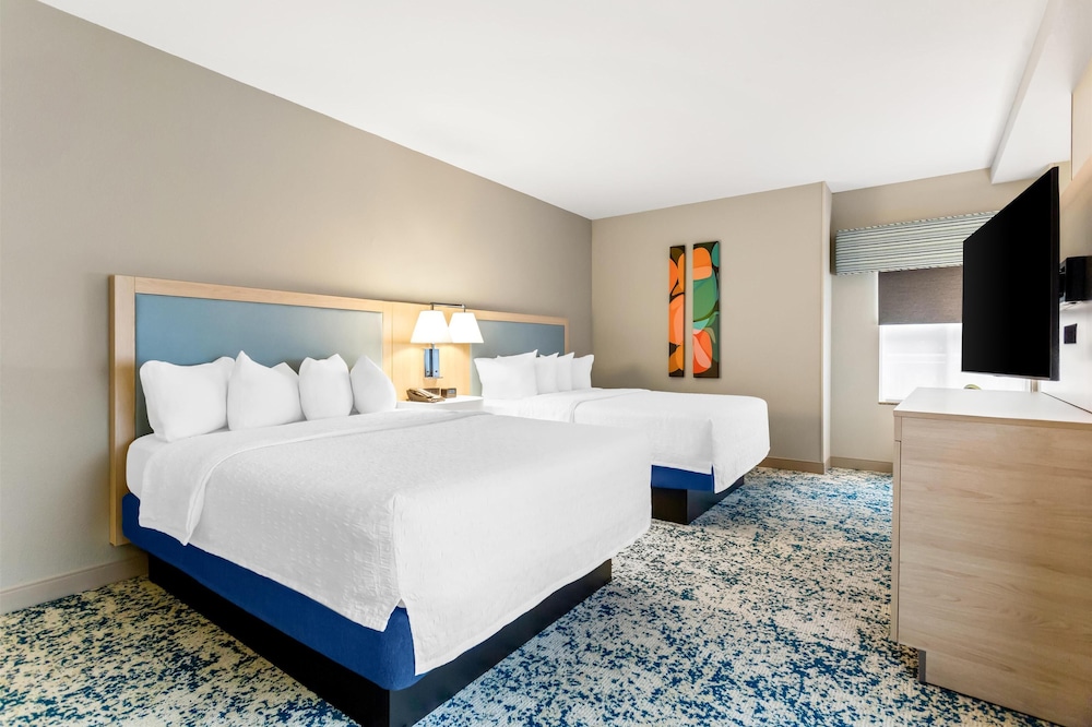 Hampton Inn & Suites St. Petersburg Downtown - photo 16
