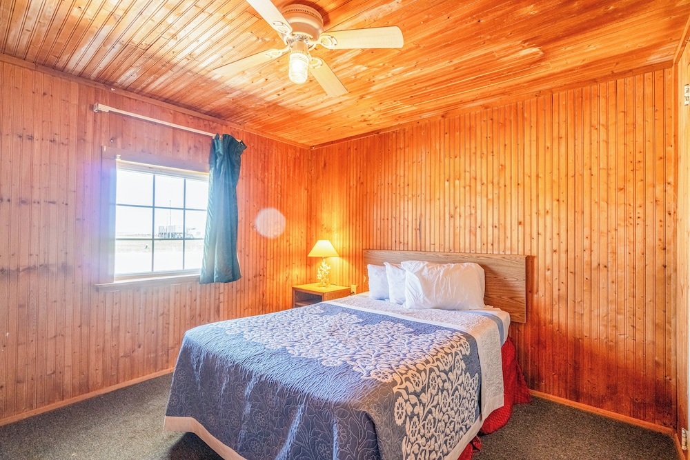 Green Acre Motel by OYO Near Rush County Airport - photo 8
