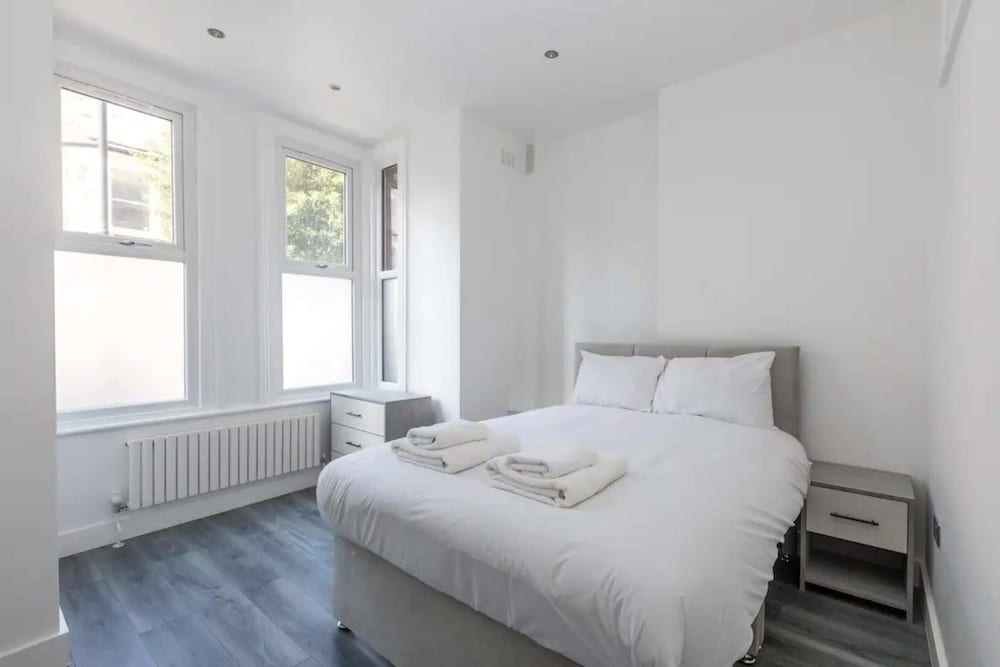 Stylish 2 Bed Flat In The Heart of West Hampstead — 4-Star Luxury Hotel in London, United Kingdom