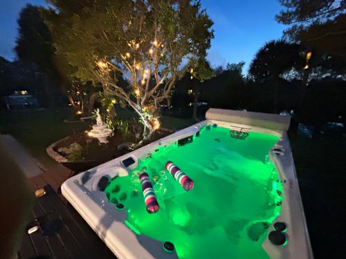 Unwind Island — West Palm Beach