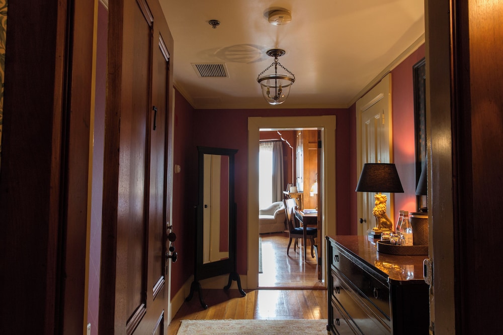 Castle Hill Inn - photo 32