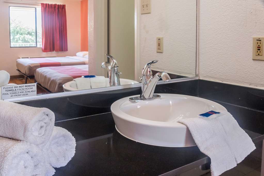 Motel 6 Mesquite TX Rodeo Convention Ctr - photo 23