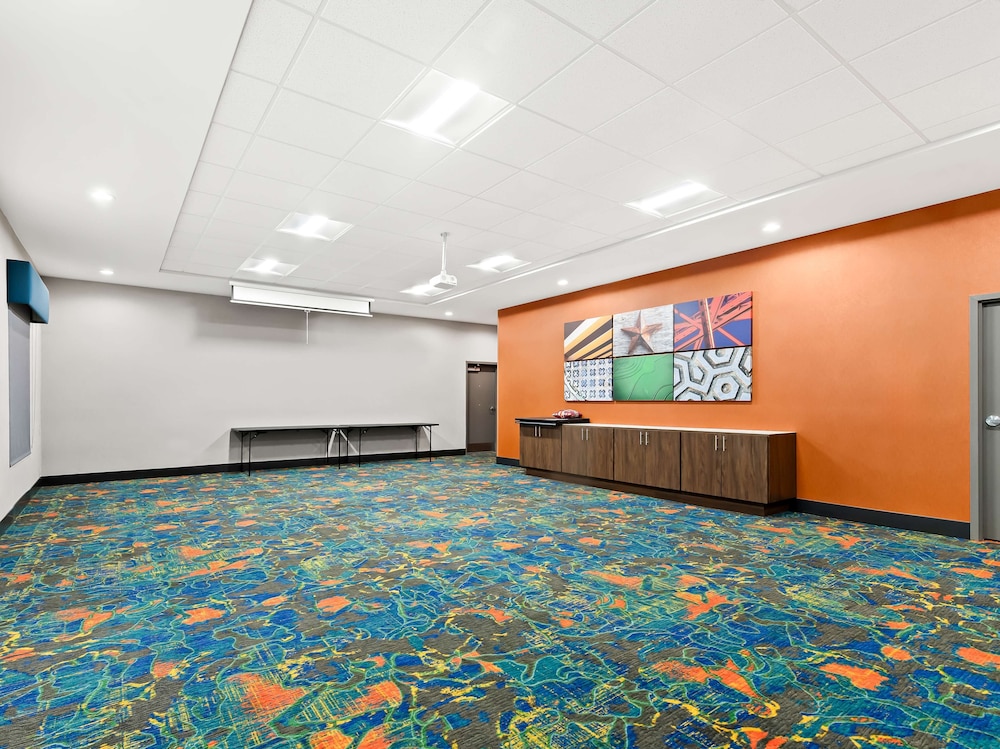 Hampton Inn Longview - photo 34