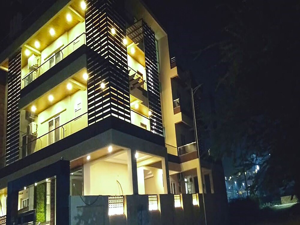 OYO 27732 Tekarees Inn - last minute hotel in Lucknow