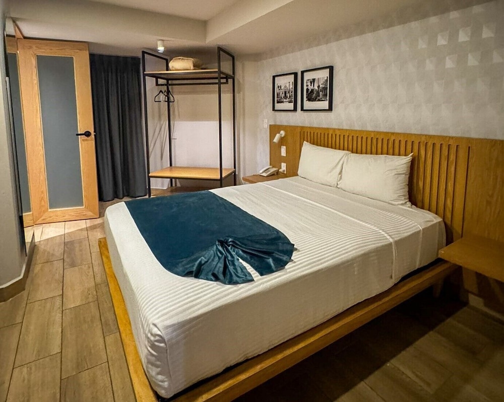 Oliva Plaza Hotel