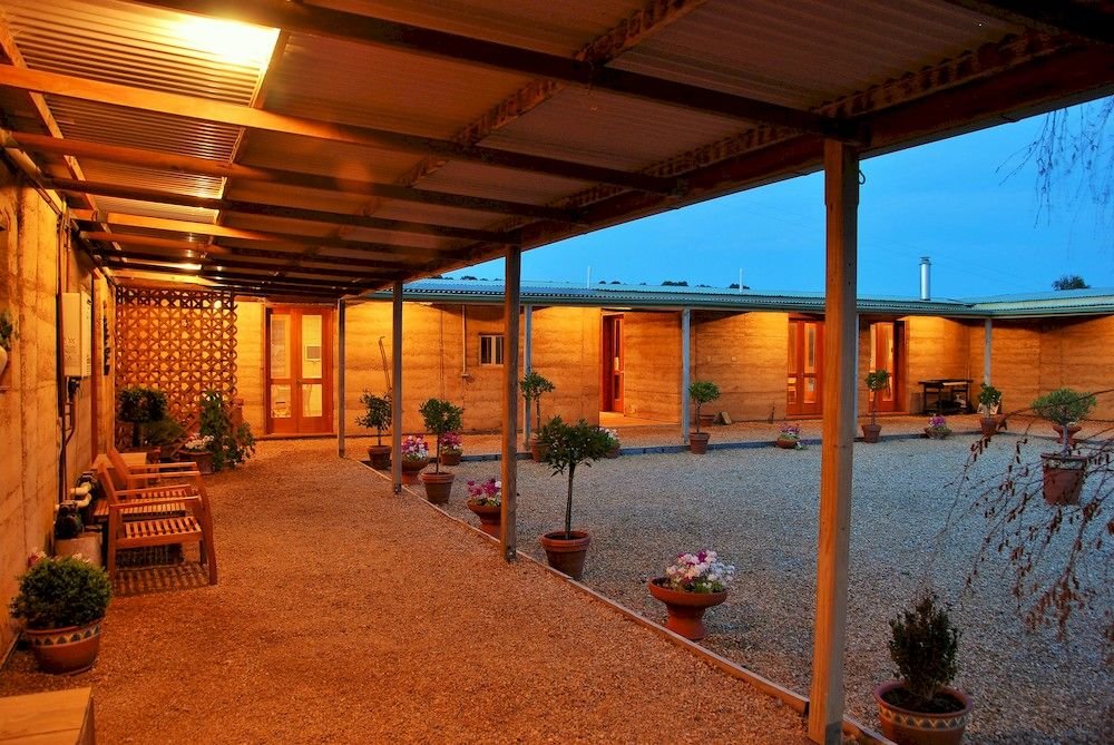 Corinium Roman Villa — 4-Star Luxury Hotel in Bald Hills, Australia