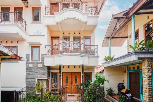 Oyo 94118 Homestayque Syariah — Cimahi