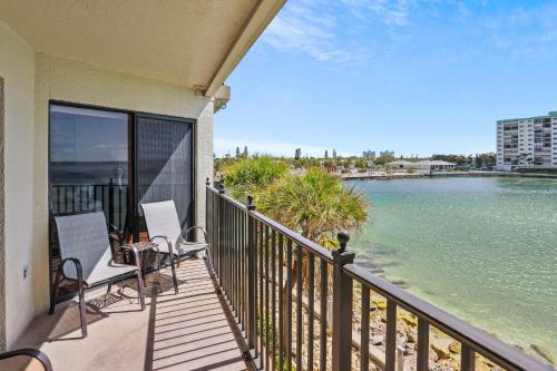Land's End 5 303 Gulf Bay Front — 4-Star Luxury Hotel in Saint Pete Beach, United States