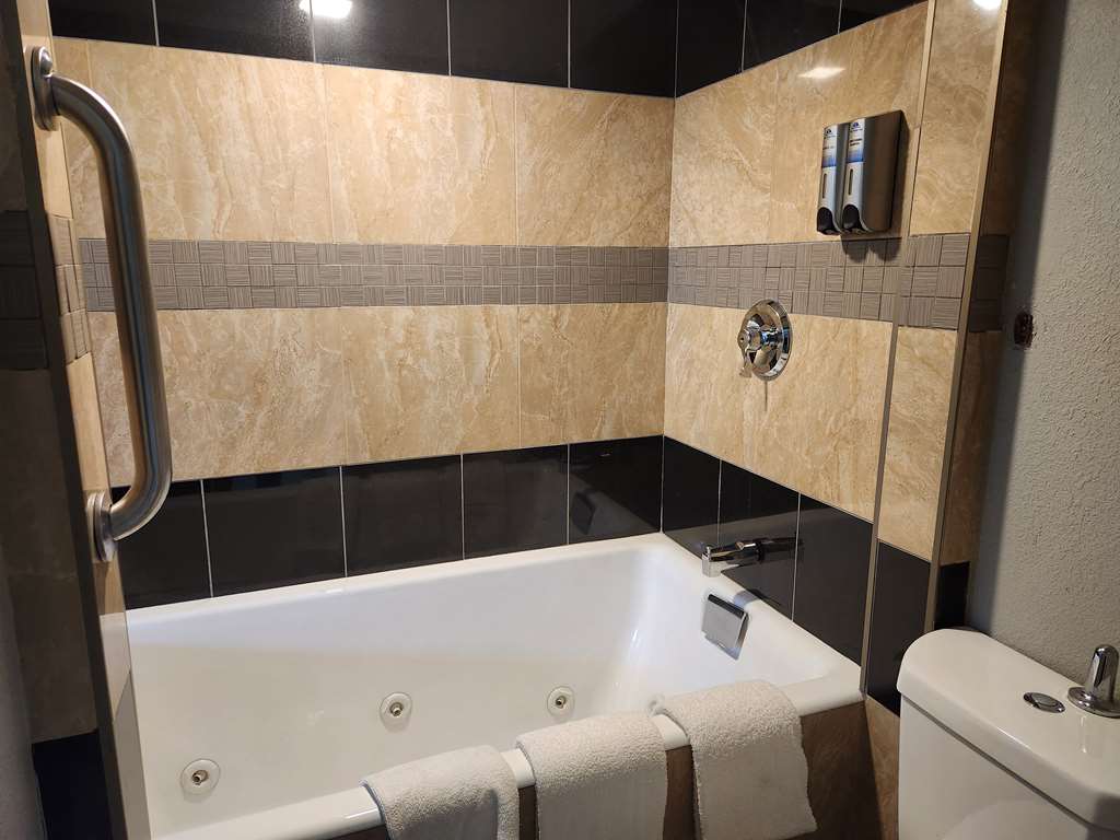 Americas Best Value Inn & Suites Little Rock at Scott Hamilton Dr - photo 57