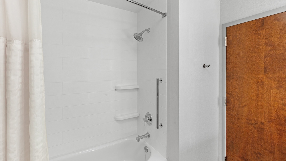 Holiday Inn Express & Suites Mobile University Area by IHG - photo 41